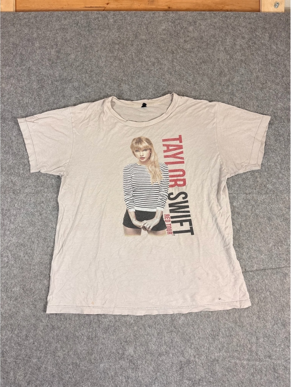 Taylor Swift white graphic T-shirt adult medium